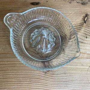 VINTAGE GLASS CITRUS JUICER